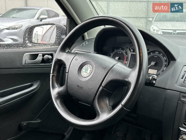 Красный Шкода Фабия, объемом двигателя 1.2 л и пробегом 189 тыс. км за 3599 $, фото 8 на Automoto.ua