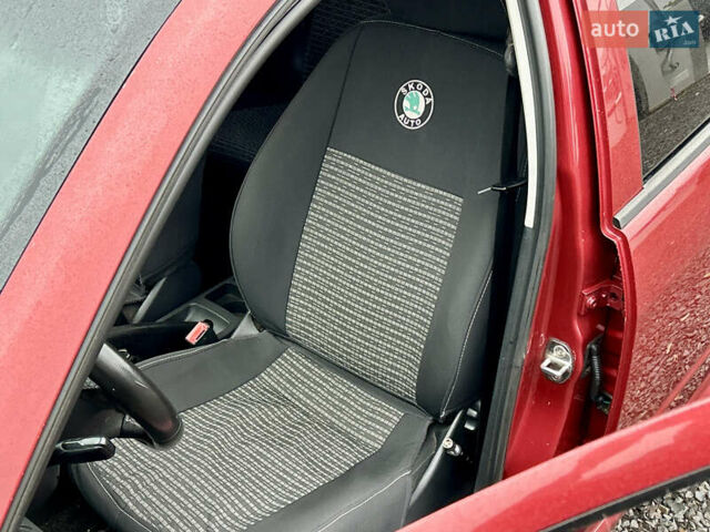 Красный Шкода Фабия, объемом двигателя 1.2 л и пробегом 189 тыс. км за 3599 $, фото 11 на Automoto.ua