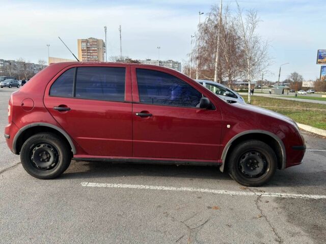 Красный Шкода Фабия, объемом двигателя 1.2 л и пробегом 283 тыс. км за 3700 $, фото 3 на Automoto.ua