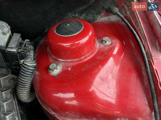 Червоний Шкода Фабія, об'ємом двигуна 1.2 л та пробігом 217 тис. км за 3999 $, фото 57 на Automoto.ua