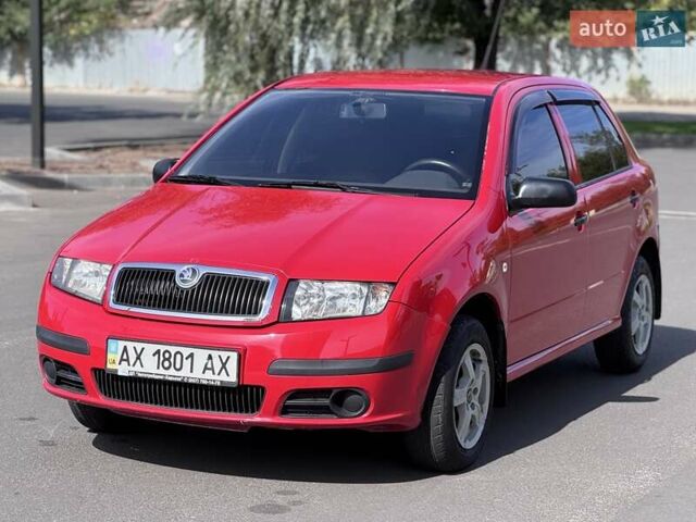 Красный Шкода Фабия, объемом двигателя 1.2 л и пробегом 175 тыс. км за 3300 $, фото 1 на Automoto.ua