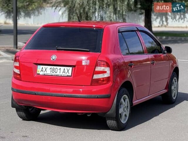 Красный Шкода Фабия, объемом двигателя 1.2 л и пробегом 175 тыс. км за 3300 $, фото 3 на Automoto.ua