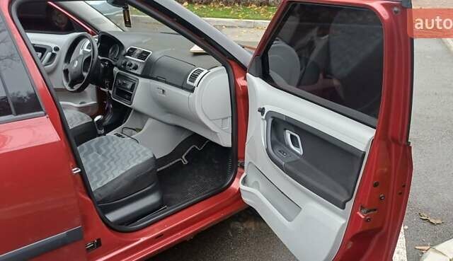 Красный Шкода Фабия, объемом двигателя 1.39 л и пробегом 280 тыс. км за 3900 $, фото 24 на Automoto.ua