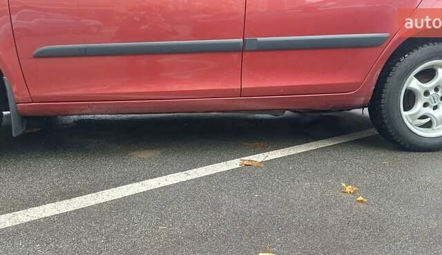 Красный Шкода Фабия, объемом двигателя 1.39 л и пробегом 280 тыс. км за 3900 $, фото 17 на Automoto.ua