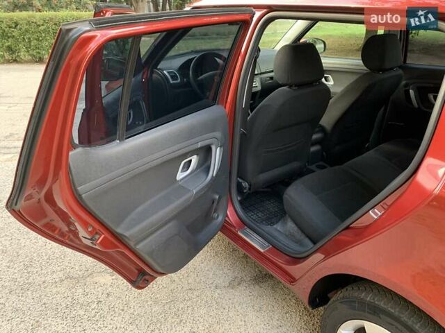 Красный Шкода Фабия, объемом двигателя 1.39 л и пробегом 162 тыс. км за 5500 $, фото 24 на Automoto.ua