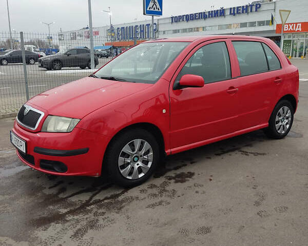 Красный Шкода Фабия, объемом двигателя 1.2 л и пробегом 240 тыс. км за 4200 $, фото 5 на Automoto.ua