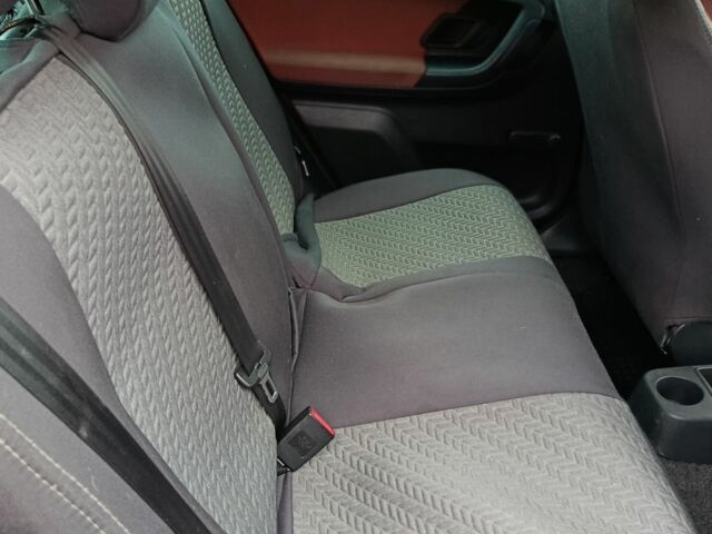 Красный Шкода Фабия, объемом двигателя 1.4 л и пробегом 2 тыс. км за 4100 $, фото 7 на Automoto.ua