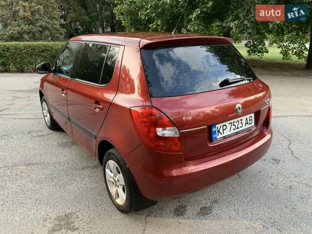 Красный Шкода Фабия, объемом двигателя 1.39 л и пробегом 162 тыс. км за 5500 $, фото 14 на Automoto.ua