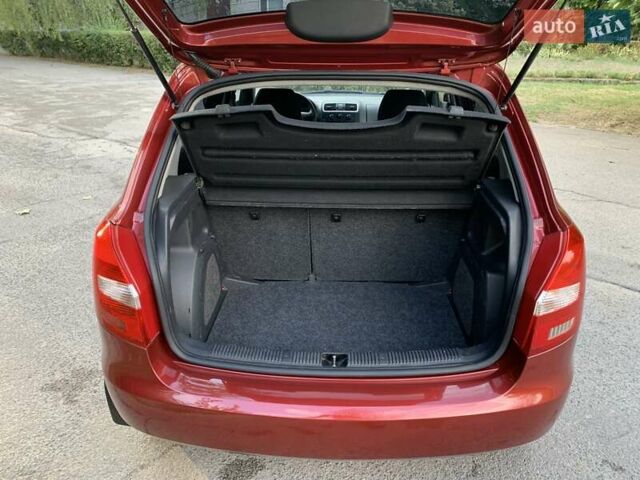 Красный Шкода Фабия, объемом двигателя 1.39 л и пробегом 162 тыс. км за 5500 $, фото 18 на Automoto.ua