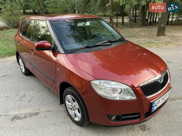 Красный Шкода Фабия, объемом двигателя 1.39 л и пробегом 162 тыс. км за 5500 $, фото 7 на Automoto.ua