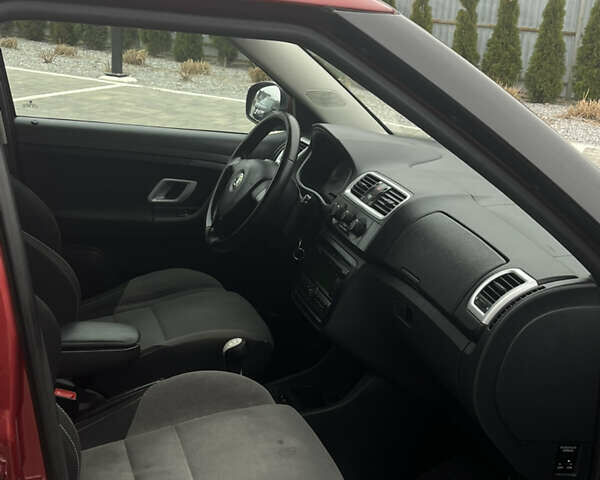 Червоний Шкода Фабія, об'ємом двигуна 1.39 л та пробігом 250 тис. км за 4850 $, фото 16 на Automoto.ua