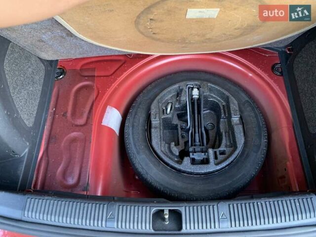 Красный Шкода Фабия, объемом двигателя 1.39 л и пробегом 162 тыс. км за 5500 $, фото 19 на Automoto.ua
