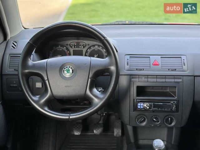 Красный Шкода Фабия, объемом двигателя 1.2 л и пробегом 175 тыс. км за 3300 $, фото 13 на Automoto.ua
