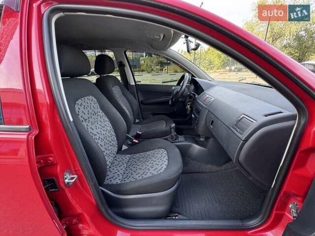 Красный Шкода Фабия, объемом двигателя 1.2 л и пробегом 175 тыс. км за 3300 $, фото 10 на Automoto.ua