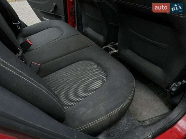 Красный Шкода Фабия, объемом двигателя 1.39 л и пробегом 260 тыс. км за 3700 $, фото 33 на Automoto.ua