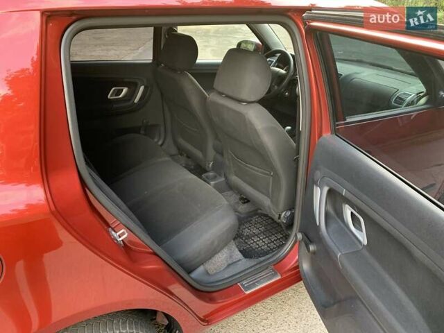 Красный Шкода Фабия, объемом двигателя 1.39 л и пробегом 162 тыс. км за 5500 $, фото 26 на Automoto.ua