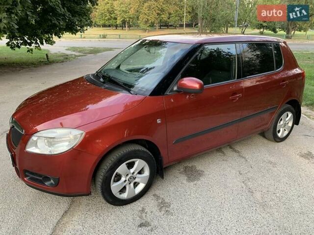 Красный Шкода Фабия, объемом двигателя 1.39 л и пробегом 162 тыс. км за 5500 $, фото 2 на Automoto.ua