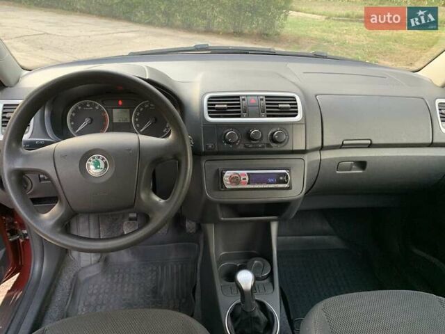 Красный Шкода Фабия, объемом двигателя 1.39 л и пробегом 162 тыс. км за 5500 $, фото 25 на Automoto.ua