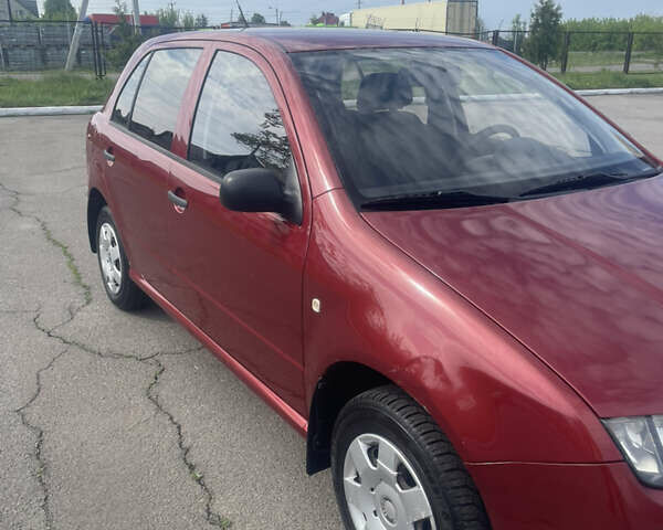 Красный Шкода Фабия, объемом двигателя 1.2 л и пробегом 247 тыс. км за 3800 $, фото 1 на Automoto.ua