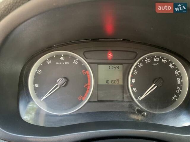 Красный Шкода Фабия, объемом двигателя 1.39 л и пробегом 162 тыс. км за 5500 $, фото 30 на Automoto.ua