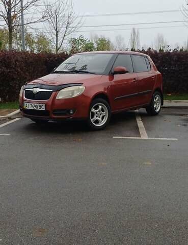 Красный Шкода Фабия, объемом двигателя 1.39 л и пробегом 280 тыс. км за 3900 $, фото 6 на Automoto.ua