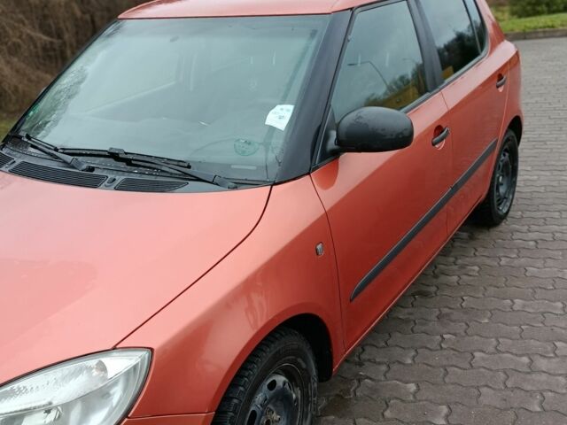 Красный Шкода Фабия, объемом двигателя 1.4 л и пробегом 207 тыс. км за 4500 $, фото 4 на Automoto.ua