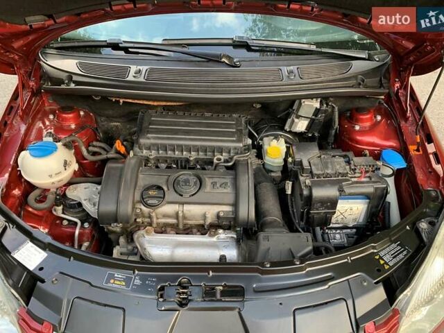 Красный Шкода Фабия, объемом двигателя 1.39 л и пробегом 162 тыс. км за 5500 $, фото 29 на Automoto.ua