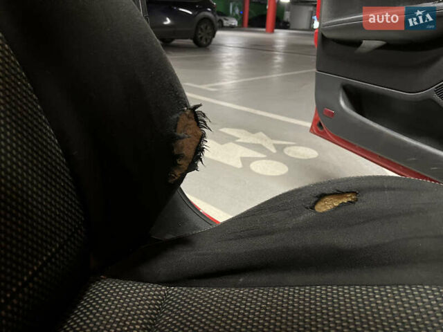 Красный Шкода Фабия, объемом двигателя 1.39 л и пробегом 260 тыс. км за 3700 $, фото 44 на Automoto.ua