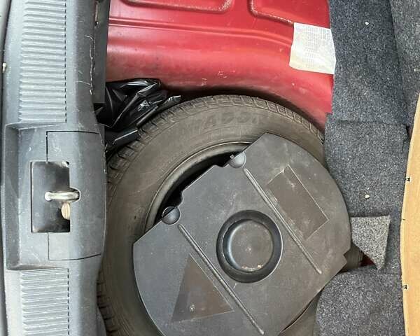 Красный Шкода Фабия, объемом двигателя 1.2 л и пробегом 253 тыс. км за 3750 $, фото 20 на Automoto.ua