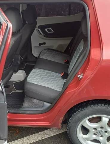 Красный Шкода Фабия, объемом двигателя 1.39 л и пробегом 280 тыс. км за 3900 $, фото 15 на Automoto.ua