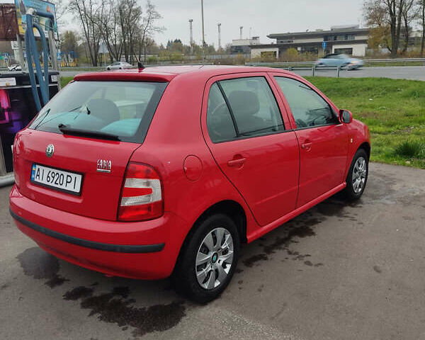 Красный Шкода Фабия, объемом двигателя 1.2 л и пробегом 240 тыс. км за 4200 $, фото 2 на Automoto.ua