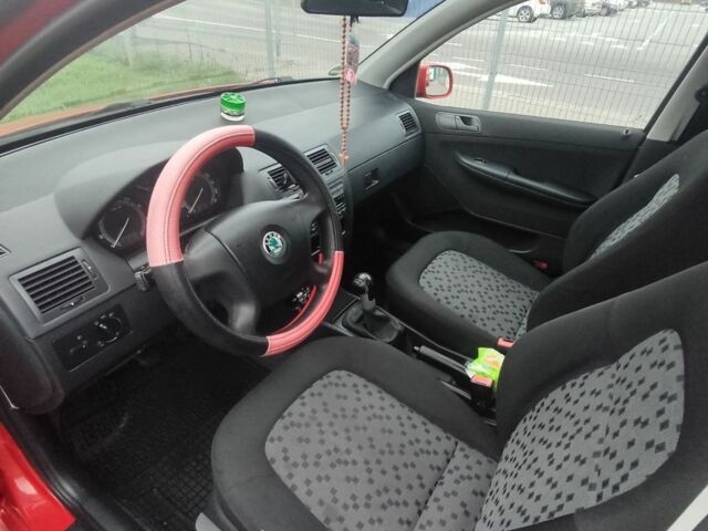 Красный Шкода Фабия, объемом двигателя 1.2 л и пробегом 240 тыс. км за 4200 $, фото 6 на Automoto.ua