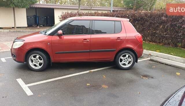 Красный Шкода Фабия, объемом двигателя 1.39 л и пробегом 280 тыс. км за 3900 $, фото 13 на Automoto.ua