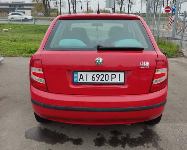 Красный Шкода Фабия, объемом двигателя 1.2 л и пробегом 240 тыс. км за 4200 $, фото 1 на Automoto.ua