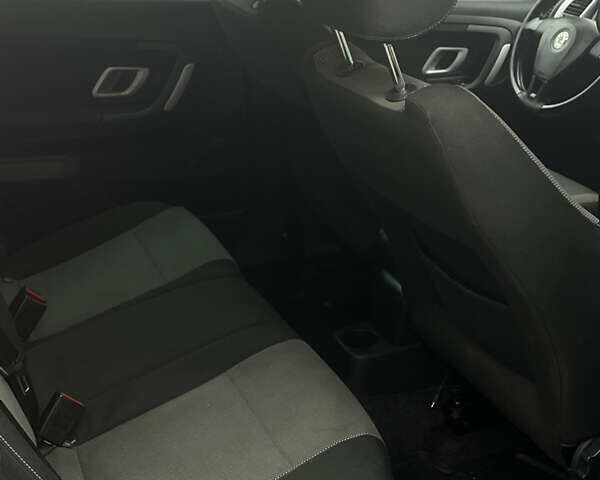 Червоний Шкода Фабія, об'ємом двигуна 1.39 л та пробігом 250 тис. км за 4850 $, фото 14 на Automoto.ua