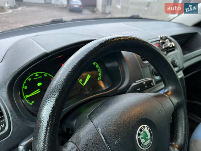 Червоний Шкода Фабія, об'ємом двигуна 1.2 л та пробігом 217 тис. км за 3999 $, фото 50 на Automoto.ua