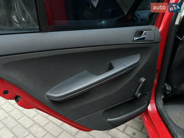 Красный Шкода Фабия, объемом двигателя 1.39 л и пробегом 260 тыс. км за 3700 $, фото 26 на Automoto.ua