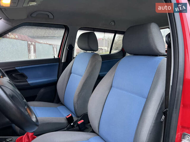 Червоний Шкода Фабія, об'ємом двигуна 1.2 л та пробігом 217 тис. км за 3999 $, фото 48 на Automoto.ua