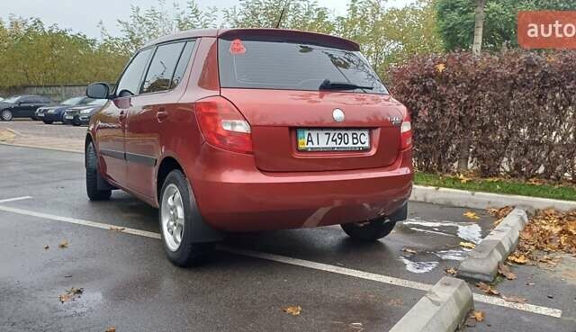 Красный Шкода Фабия, объемом двигателя 1.39 л и пробегом 280 тыс. км за 3900 $, фото 12 на Automoto.ua