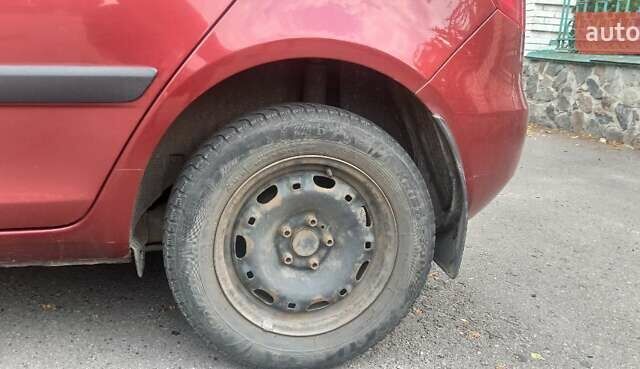 Червоний Шкода Фабія, об'ємом двигуна 1.39 л та пробігом 229 тис. км за 5000 $, фото 6 на Automoto.ua