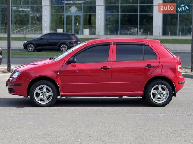 Красный Шкода Фабия, объемом двигателя 1.2 л и пробегом 175 тыс. км за 3300 $, фото 6 на Automoto.ua
