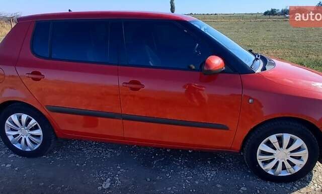 Червоний Шкода Фабія, об'ємом двигуна 1.2 л та пробігом 262 тис. км за 4000 $, фото 1 на Automoto.ua