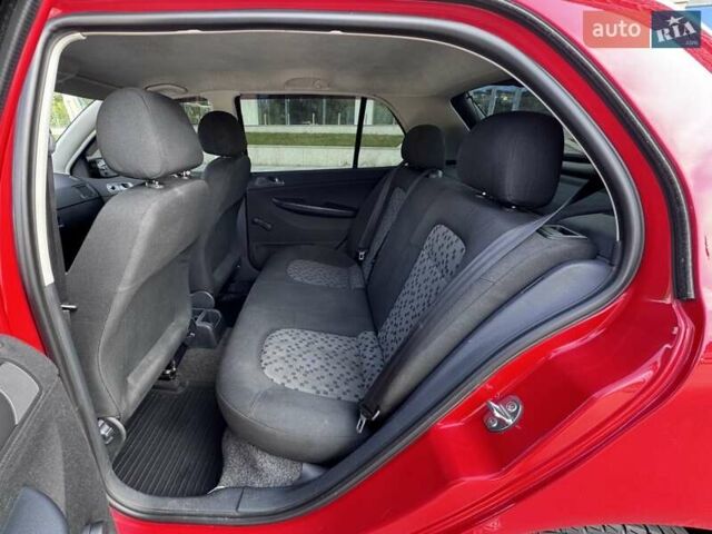 Красный Шкода Фабия, объемом двигателя 1.2 л и пробегом 175 тыс. км за 3300 $, фото 20 на Automoto.ua