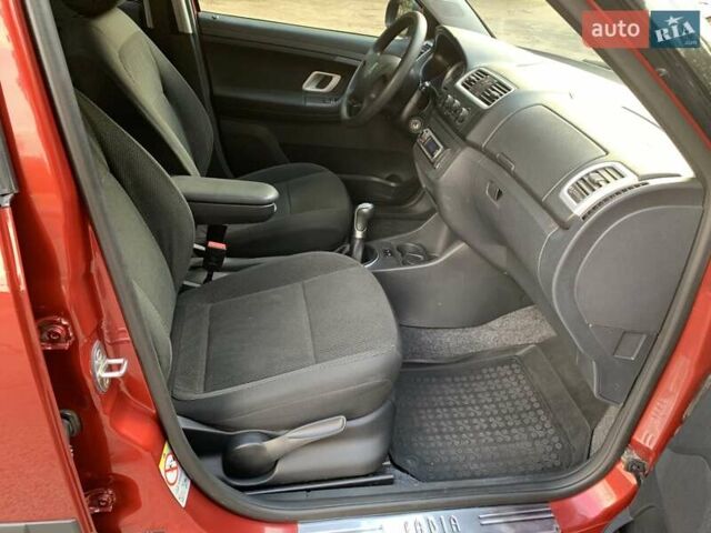 Красный Шкода Фабия, объемом двигателя 1.39 л и пробегом 162 тыс. км за 5500 $, фото 27 на Automoto.ua