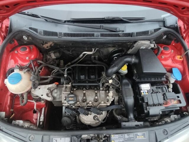 Красный Шкода Фабия, объемом двигателя 1.2 л и пробегом 240 тыс. км за 4200 $, фото 7 на Automoto.ua