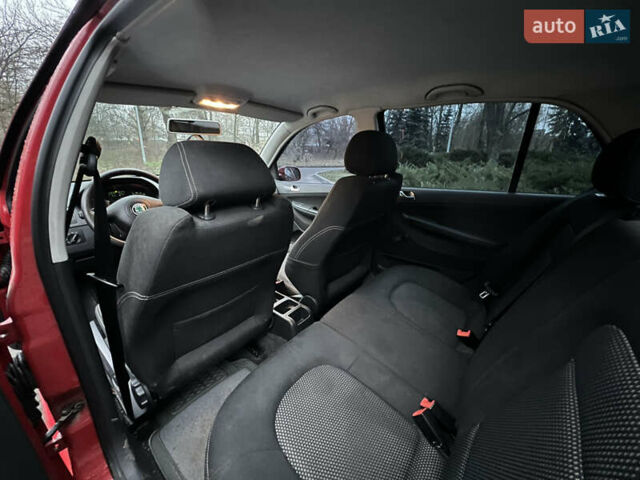 Красный Шкода Фабия, объемом двигателя 1.39 л и пробегом 260 тыс. км за 3700 $, фото 23 на Automoto.ua