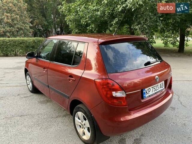 Красный Шкода Фабия, объемом двигателя 1.39 л и пробегом 162 тыс. км за 5500 $, фото 16 на Automoto.ua