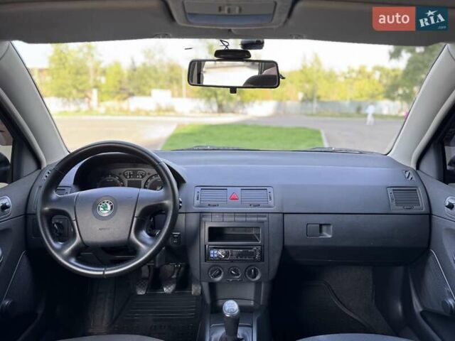 Красный Шкода Фабия, объемом двигателя 1.2 л и пробегом 175 тыс. км за 3300 $, фото 12 на Automoto.ua