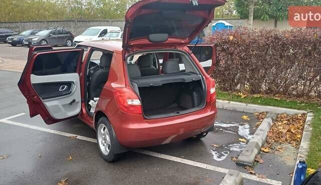 Красный Шкода Фабия, объемом двигателя 1.39 л и пробегом 280 тыс. км за 3900 $, фото 23 на Automoto.ua