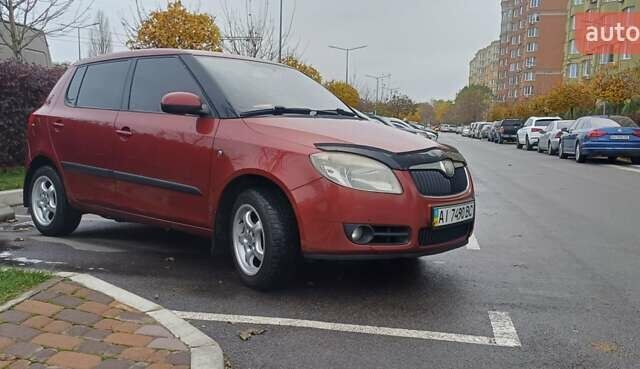 Красный Шкода Фабия, объемом двигателя 1.39 л и пробегом 280 тыс. км за 3900 $, фото 3 на Automoto.ua